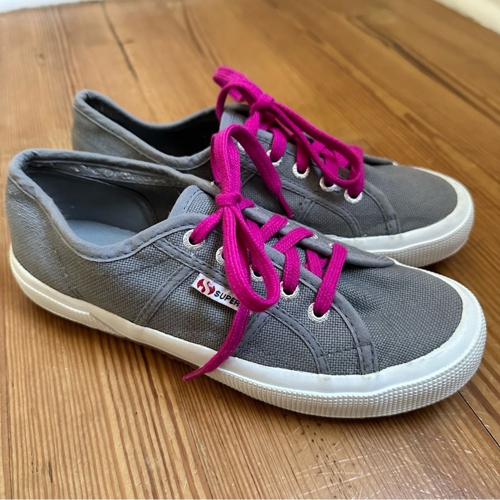 Superga gray canvas pink laces low‎ top sneaker  SIZE 37.5/ 7